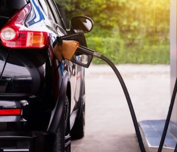 How to save fuel by refuelling a black car at a petrol station