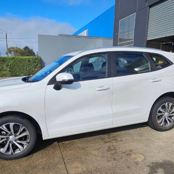 White late-model vehicle available through car leasing Brisbane options.
